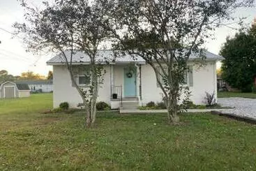 Turistihuoneistot Newly Renovated Cozy Place Minutes From The Lake