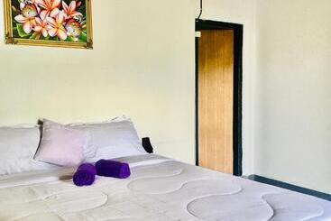 膳宿费 Ampik Batur