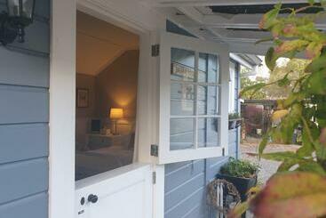 Pensió Cabins On Tudor Bed & Breakfast