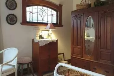 Pensió Cabins On Tudor Bed & Breakfast