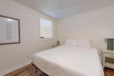 아파트호텔 The Lofts At 107