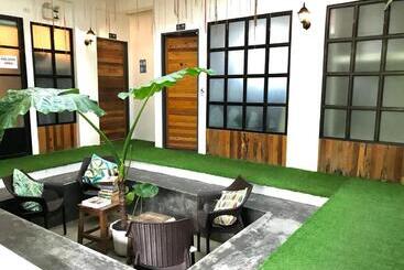 Avisala Hostel Coron