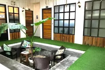 Avisala Hostel Coron
