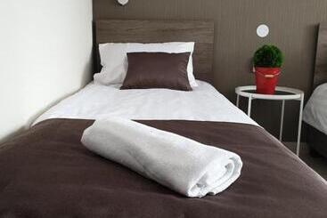 ベッドアンドブレックファースト Familia Panzió & Apartmanház Győr