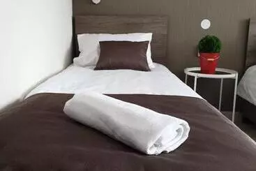 ベッドアンドブレックファースト Familia Panzió & Apartmanház Győr