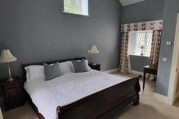 Жильё для туристов The Coach House