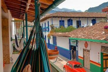 پانسیون Hostal Naty Luna