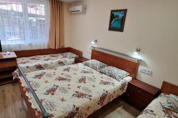 پانسیون Fema Guest House