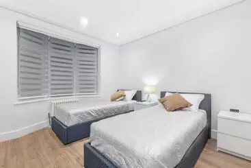 Majatalo Goldbeaters House