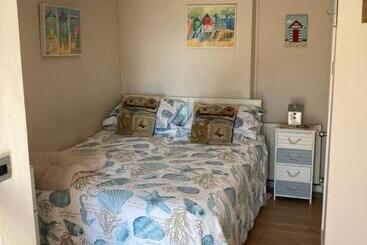 Bed and Breakfast Cove Cott