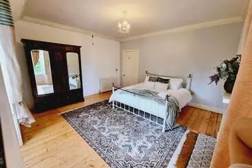 Turistihuoneistot Luxury 5 Bed Villa   Winfields House