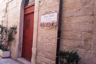 تختخواب و صبحانه Donna Isabella
