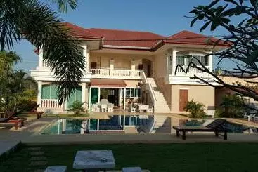 Majatalo East Shore Pattaya Resort