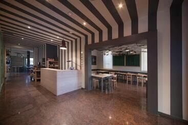 膳宿费 Hostal Al Porto