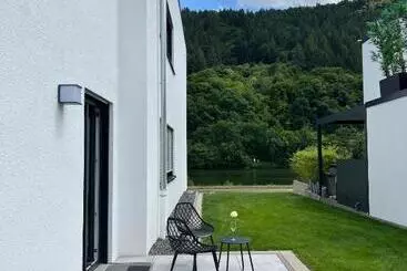 Turistihuoneistot Auslese 54  Direkt Am Moselufer  Gästezimmer & Ferienwohnung