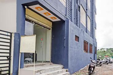 בית מלון כפרי Oyo Flagship 82757  Relax Inn