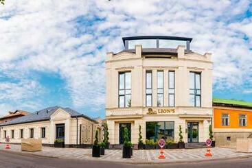 هتل Lion S