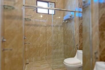 هتل Nirvana Palace Rishikesh