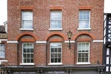 ツーリストアパートメント Most Central Luxury Grade 2 Listed Apartment Overlooking Shrewsbury Square   Free Parking
