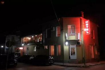 فندق семеен хотел лъки