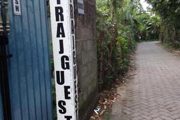 펜션 Mirissa Niraj Guest