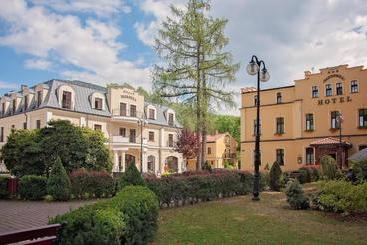 Отель Kompleks Dąbrówka