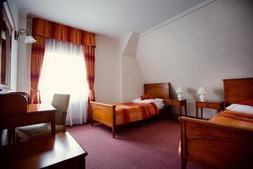 ホテル Kompleks Dąbrówka