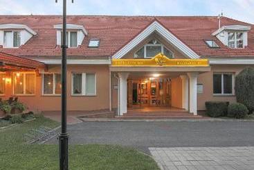 Lipa Hotel és étterem