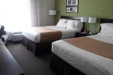 בית מלון כפרי Petrostay Inn & Suites Cotulla