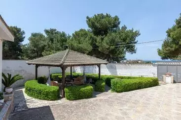 Tourist flats Villetta Fronte Mare A Sant Isidoro M525