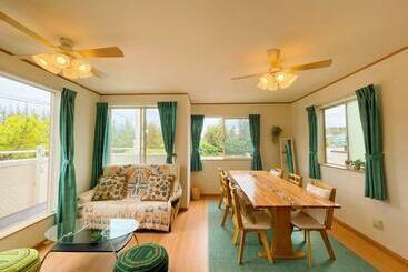 Turistlejligheder 【new】海まで徒歩10秒！気持ちの良い潮風と充実の設備！シーフロントおつまるで素敵な海辺ステイを！