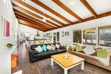 ツーリストアパートメント Point Lonsdale Beach House   Relax Beach Surf Golf