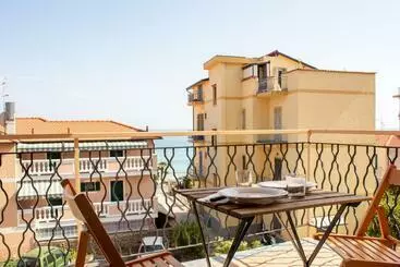 ツーリストアパートメント [posto Auto Gratuito] Relax A 30 Metri Dal Mare