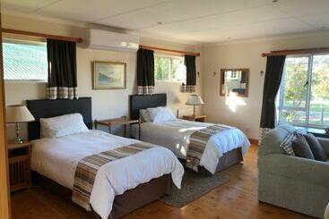 דירות לתיירים Bee’s Knees Cottage