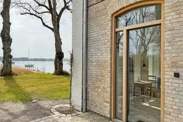 ツーリストアパートメント Kleines Fährhaus