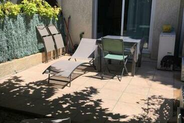 ツーリストアパートメント T2 Sausset Proche De La Mer