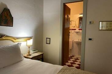 Отель Quattro Gigli Palace