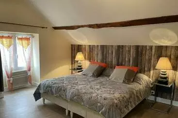 Appartamenti turistici Maison De Vacances Spacieuse Avec Cour Privative, Proche Des Commerces Et Activités De Plein Air