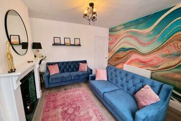 관광객 아파트 Beautiful & Vibrant City Centre House