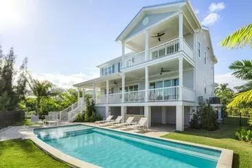 דירות לתיירים Coastal Bliss By Brightwild Pool, Parking, Dock!