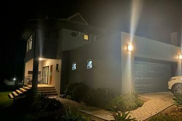 Vakantie-appartementen Modern Coastal Abode