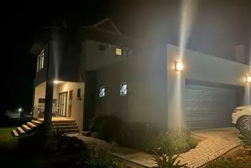 Apartaments turístics Modern Coastal Abode
