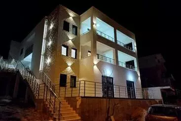 آپارتمان‌های توریست‌ها Xhan Apartments