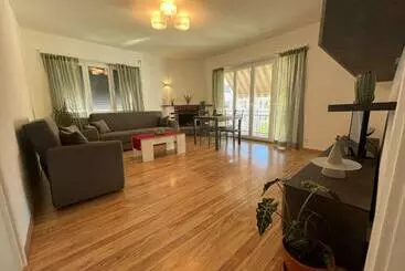 ツーリストアパートメント Sweet Home 3 Bedrooms Free Parking