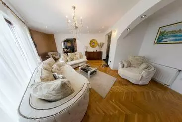 آپارتمان‌های توریست‌ها White Pearl Luxus Apartment