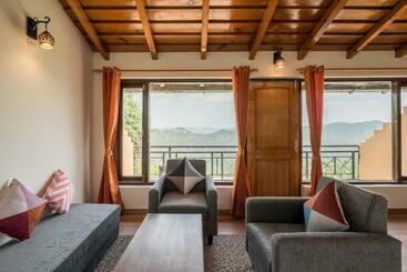 Turista apartmanok Belle Vue, Studio Overlooking The Hills W Wifi By Roamhome