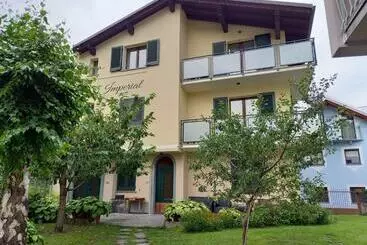 Turistihuoneistot Mortirolo  Imperial Rooms