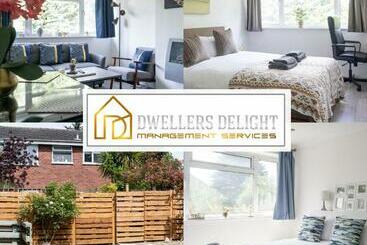 Жильё для туристов Stylish Flat 2 Bedroom With Free Wifi & Parking Chigwell Epping London