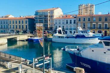 Turistlejligheder Mario Balcons Sur Le Canal Royal, Belle Vue, Climatisé