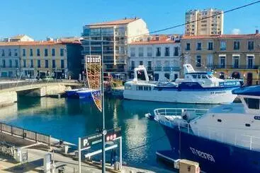 Appartamenti turistici Mario   Balcons Sur Le Canal Royal, Belle Vue, Climatisé